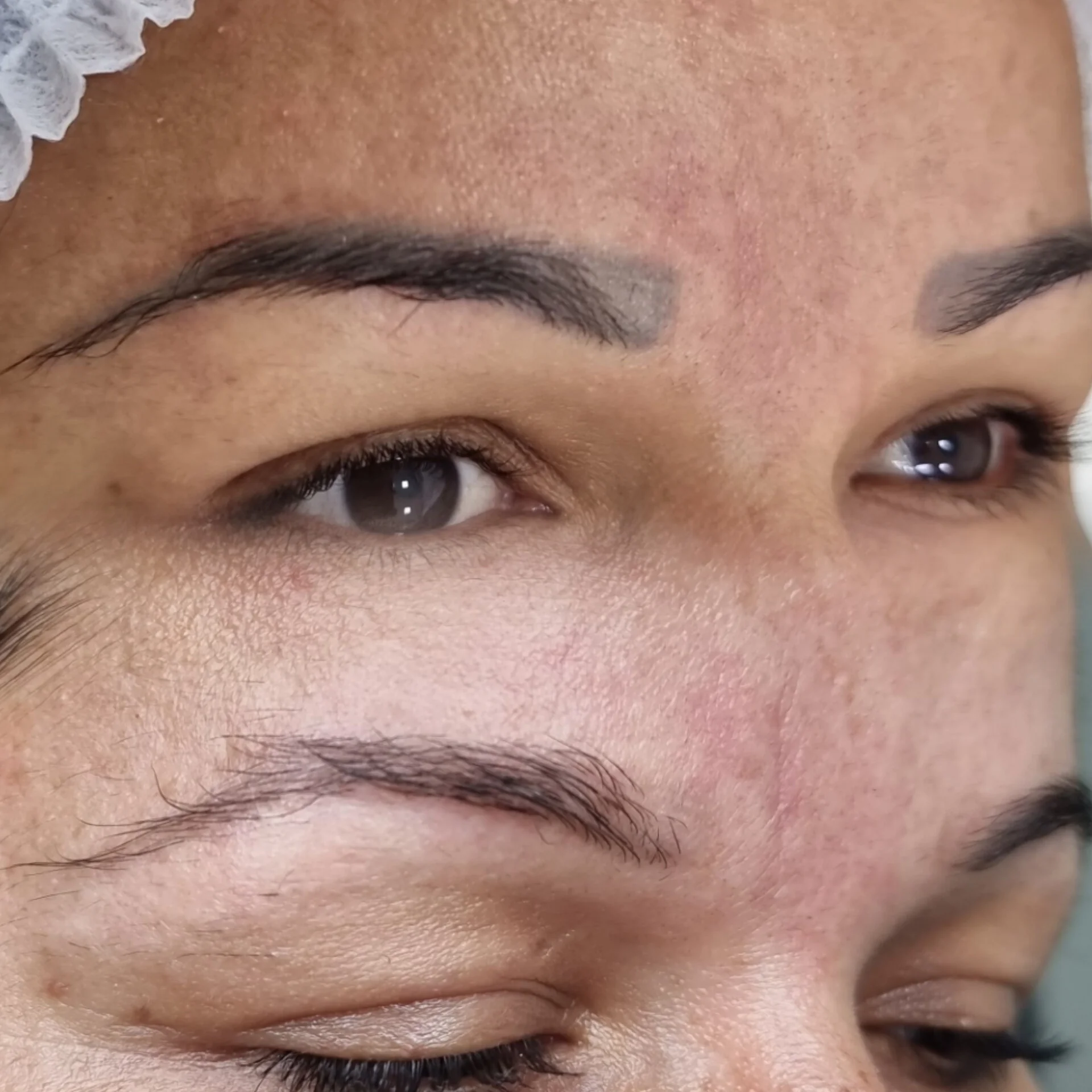 Despigmentação de Sobrancelhas DF-15